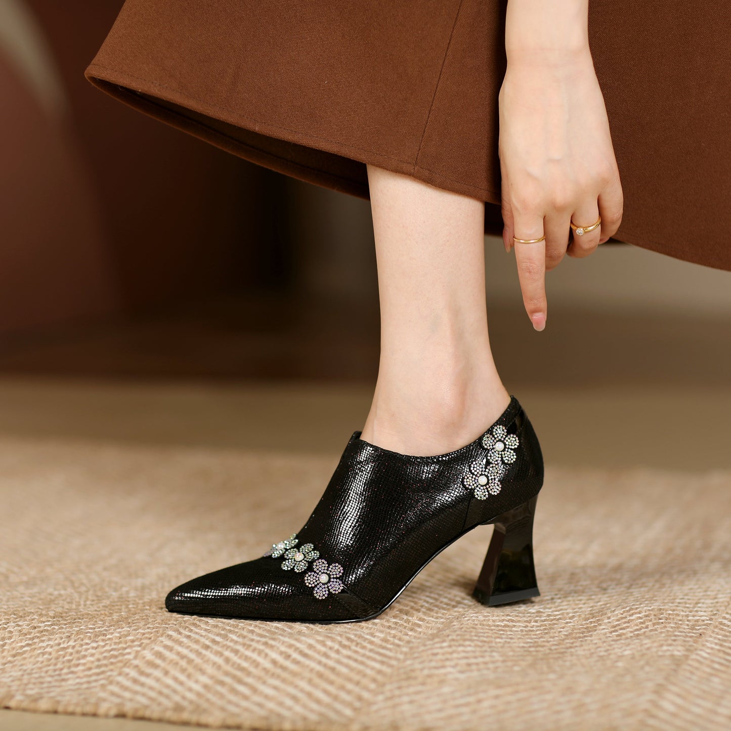 Nine Seven Women's Pointed Toe Genuine Leather Handmade Flower Décor Side Zip Up Mid Chunky Heels Shoes