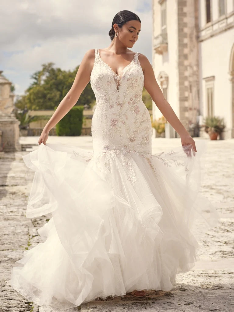 Nine Seven Straps Deep V-Neckline Appliques Embroidery Tulle V-Back Wedding Dress Customization